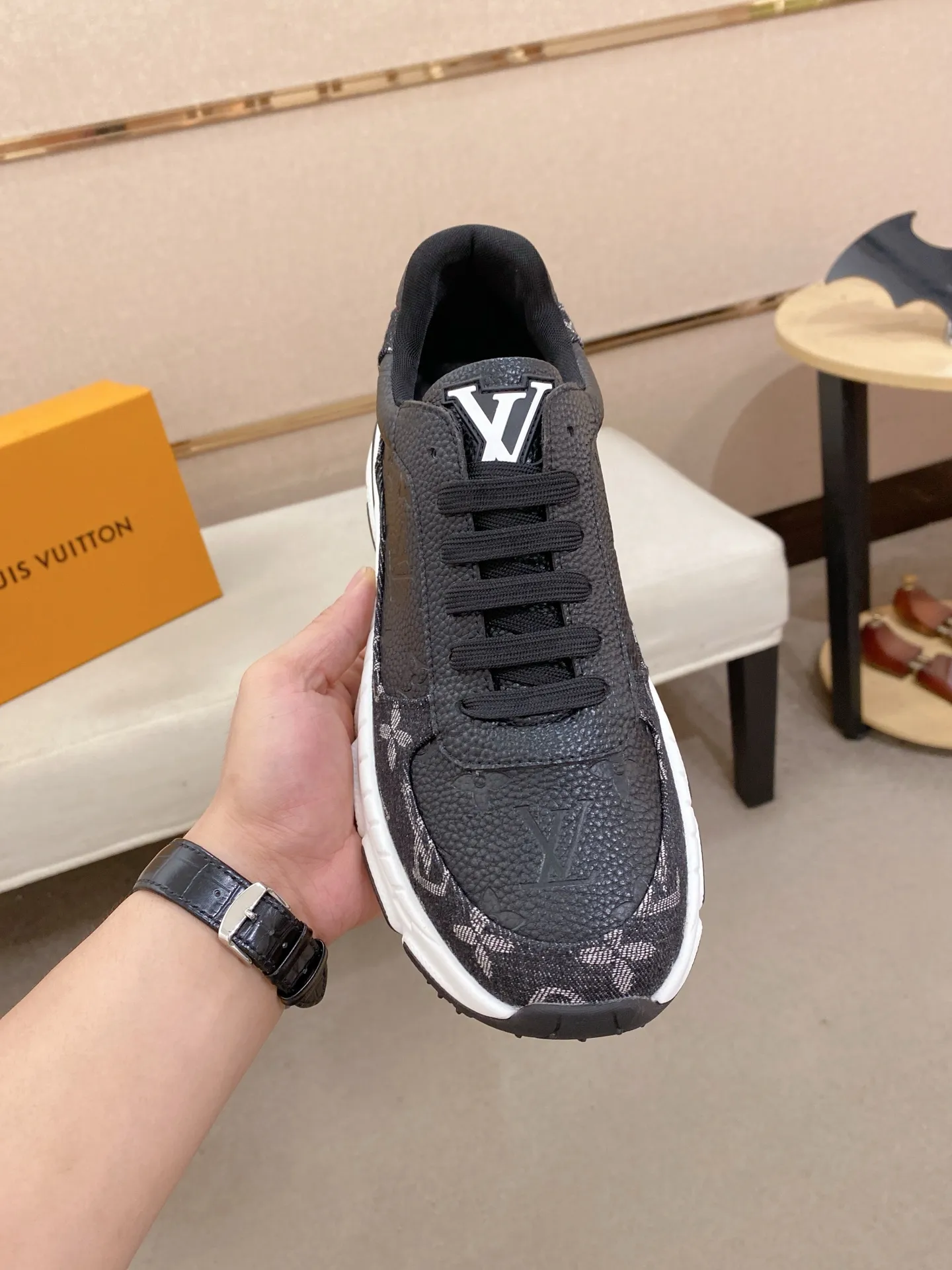 Men's shoes 442💰louis vuitton (Louis Vuitton/lv)🔍🔍The new counters are on sale at the same time. The uppers are imported from Italy. ⃣️Re-engraved🇮🇹💪💪, ⚠Sole: The original sole is specially provided by the original factory, the exclusive movable molded sole is super comfortable, ⚠Original and single goods 🔍high quality, you can enter and leave the counter at will, welcome to compare⚠. Code number: 38-44 (45/customized, non-refundable)
